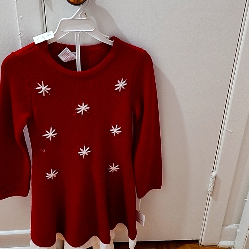 Unique dress with a tight.can be used for Christmas celebration. 5-6 year Olds.